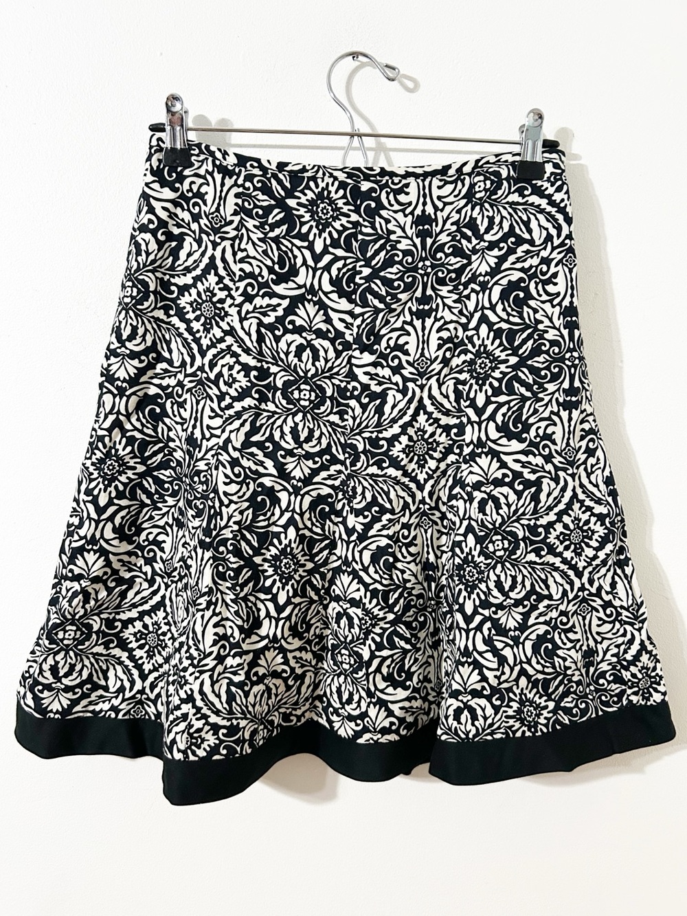 Ann Taylor Petites Black White Floral Damask A-line Skirt Invisible Zip Size 0P